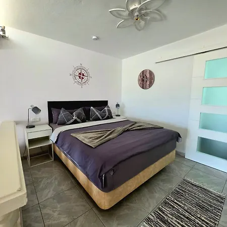 Beachhouse La Palma * كوستا كالما